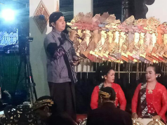 Lestarikan Budaya Jawa Sadranan, Warga Desa Bero Gelar Wayangan.
