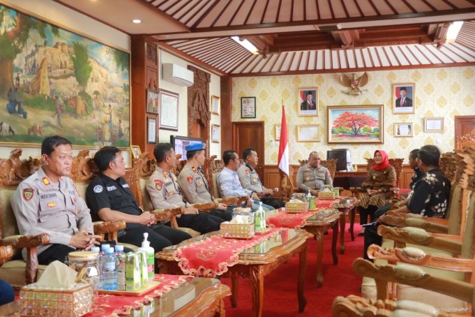 Kapolres Klaten AKBP Nur Cahyo Ari Prasetyo S.H,.M.I.K.,M.H Laksanakan Silahturahmi Dengan Bupati Sri Mulyani