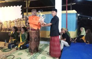 Lestarikan Budaya Jawa Sadranan, Warga Desa Tanjung Gelar Wayangan.