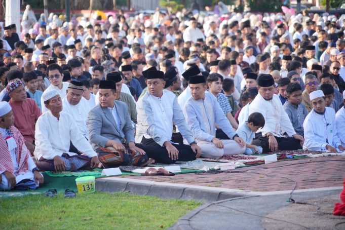 Ribuan Warga Ikuti Sholat Idul Fitri Di Alun-alun Klaten