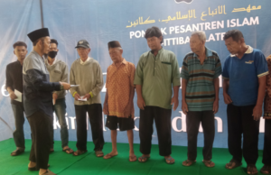 Jelang Hari Raya Idul Fitri 1446 Hijriyah Pondok Pesantren Islam Al- Ittiba’ Salurkan Zakat Maal Pada 2000 Fakir Miskin dan Anak Yatim