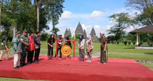 Danramil 09/Prambanan Kodim Klaten Hadiri Gelar Seni “Klaten Obah Bareng #2” Peringati World Dance Day 2025