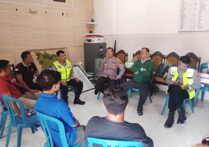Giat Jum’at Curhat Polsek Wonosari Di Balai Desa Teloyo, Kecamatan Wonosari Kabupaten Klaten