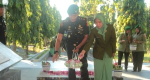 Dalam Rangka Hut Ke-59 Korem 074/Warastratama, Dandim 0723/Klaten Mengikuti Ziarah Rombongan Di TMP Kusuma Bhakti Jurug