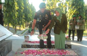 Dalam Rangka Hut Ke-59 Korem 074/Warastratama, Dandim 0723/Klaten Mengikuti Ziarah Rombongan Di TMP Kusuma Bhakti Jurug