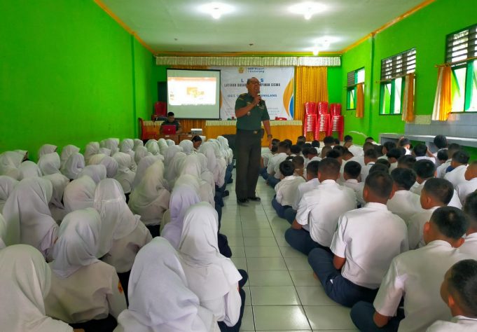 Siswa SMP Negeri 1 Kemalang Klaten Terima Materi Wasbang Oleh Danramil 13/Kemalang, Ini Yang Disampaikan
