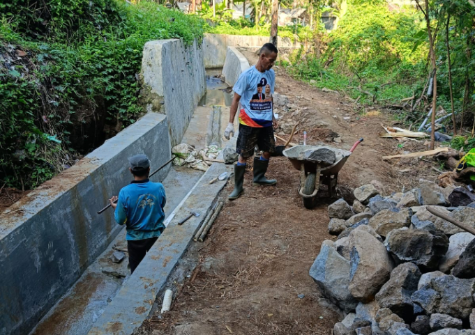 DESA KASTURI,KUNINGAN TINGKATKAN IRIGASI