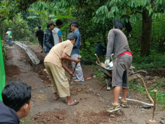 DESA KEDUNGARUM TINGKATKAN JALAN DESA