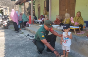 Babinsa Desa Duwet Wonosari Dampingi Pelaksanaan Posyandu, Dukung Upaya Peningkatan Kesehatan Masyarakat