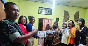 Cegah Stunting, Babinsa Desa Ketandan Bersama Camat Klaten Utara Berikan Makanan Bergizi Dan Sembako