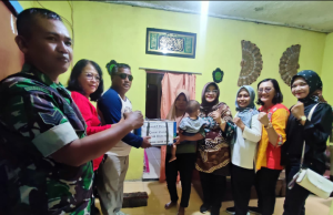 Cegah Stunting, Babinsa Desa Ketandan Bersama Camat Klaten Utara Berikan Makanan Bergizi Dan Sembako