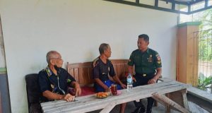 Babinsa Koramil 23/Ceper Jalin Komunikasi Sosial Dengan Ketua RT Di Desa Srebegan, Ini Katanya