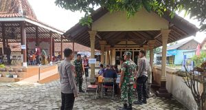Koramil 09/Prambanan Klaten Amankan Bakti Sosial Pengobatan Gratis Dalam Rangka Waisak 2569 BE/2025
