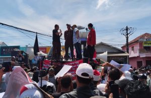 Berbagai Elemen Masyarakat dan Tokoh Nasional Demo Tolak PIK2 di Tugu Cangkir Kronjo