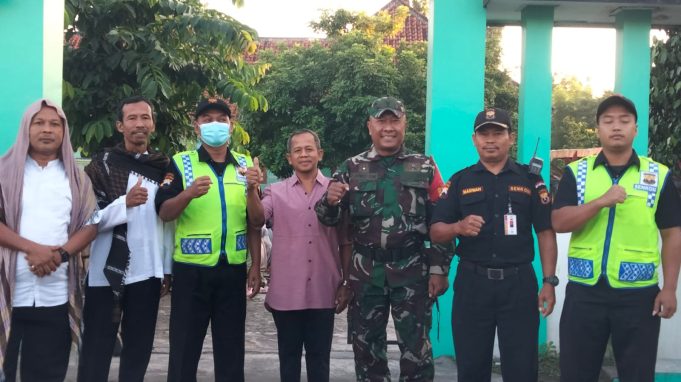 Babinsa Kodim 0723 Klaten Amankan Sholat Idul Adha Di Desa Duwet Wonosari Klaten