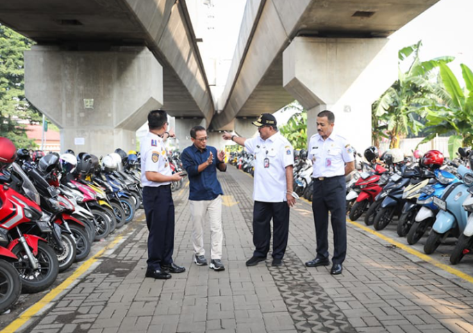 Bang Rano Tinjau Hasil Revitalisasi Park and Ride Lebak Bulus