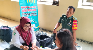 Babinsa Desa Balak Klaten Dampingi Kegiatan Posyandu Dalam Rangka Implementasi Integritas Pelayanan (ILP)