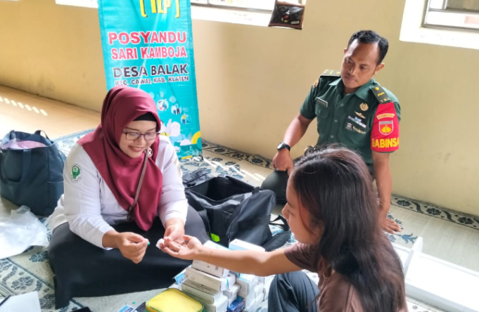 Babinsa Desa Balak Klaten Dampingi Kegiatan Posyandu Dalam Rangka Implementasi Integritas Pelayanan (ILP)