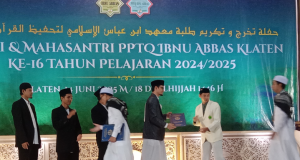 Haflah Takharruj wa Takrim Pelepasan & Apresiasi Prestasi Santri dan MahasantriPPTQ Ibnu Abbas Klaten Tahun Pelajaran 2024 – 2025