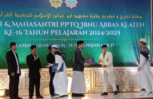 Haflah Takharruj wa Takrim Pelepasan & Apresiasi Prestasi Santri dan MahasantriPPTQ Ibnu Abbas Klaten Tahun Pelajaran 2024 – 2025