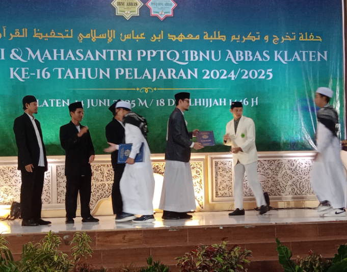 Haflah Takharruj wa Takrim Pelepasan & Apresiasi Prestasi Santri dan MahasantriPPTQ Ibnu Abbas Klaten Tahun Pelajaran 2024 – 2025