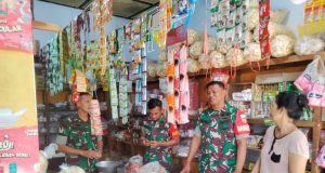 Babinsa Koramil 07/Wedi Cek Harga Sembako Di Pasar Wedi Klaten, Ini Kata Pedagang