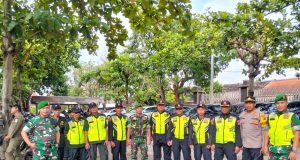 Danramil 24/Klaten Utara Bersama Anggota Amankan Pemulangan Jamaah Haji Kloter 74 Asal Klaten