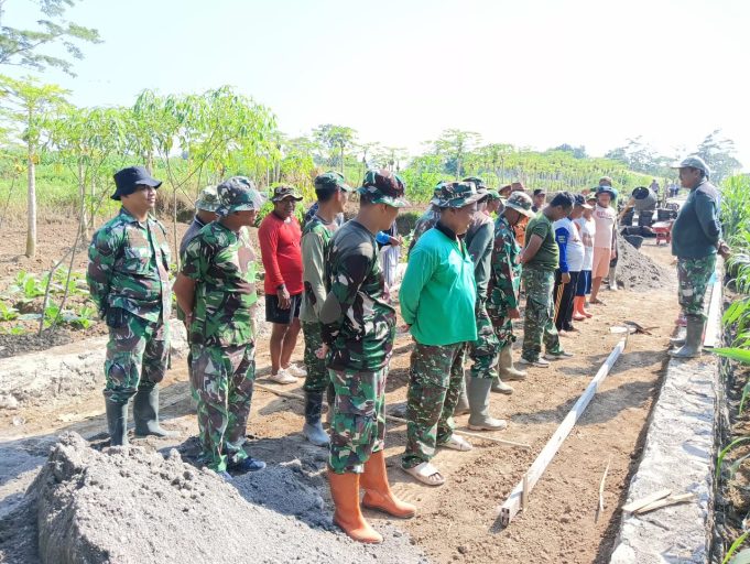 Koramil 16 Tulung Laksanakan Karya Bakti Mandiri Klaten Bersinar (KBMKB) Tahun 2025 Di Desa Sudimoro