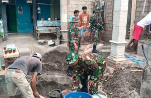 Babinsa Koramil 24/Klaten Utara Turun Bantu Pembangunan Rumah Warga Di Desa Jonggrangan