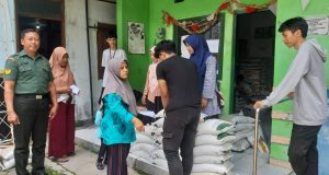 512 Keluarga Penerima Manfaat Warga Desa Jarum Terima Bantuan Pangan