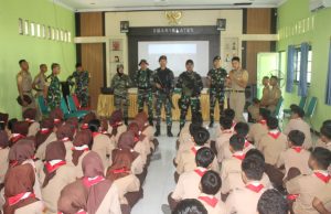 Kodim 0723/Klaten Bersama Akmil Berikan Wawasan Kebangsaan Serta Sosialisasi Profesi TNI Kepada Siswa SMA Di Klaten