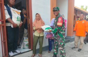 Babinsa Koramil 22/Wonosari Monitoring Dan Dampingi Penyaluran Bantuan Pangan Beras Di Wilayah Kecamatan Wonosari Klaten