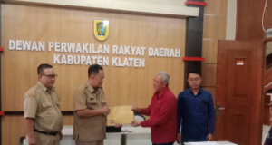 Kuasa Hukum Subandi, S.H., M.H. Serahkan Surat Pengajuan Keberatan, Atas Surat Dari Badan Kehormatan DPRD Kabupaten