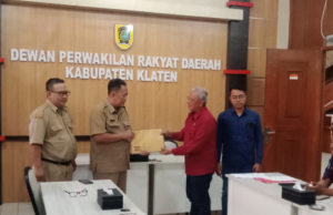 Kuasa Hukum Subandi, S.H., M.H. Serahkan Surat Pengajuan Keberatan, Atas Surat Dari Badan Kehormatan DPRD Kabupaten