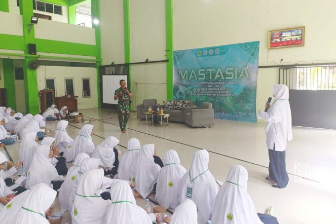 Peran Remaja Dalam Bela Negara, Danramil 24 Klaten Utara Beri Wasbang Santri Baru SMPIT Dan SMAIT PPTQ. Ibnu Abbas Klaten