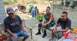 Babinsa Koramil Klaten Utara Jalin Komunikasi Sosial Ajak Warga Jaga Kerukunan Dan Waspadai Judi Online