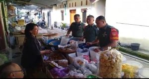 Cek Harga Sembako, Koramil Jogonalan Pantau Pasar Kraguman Klaten