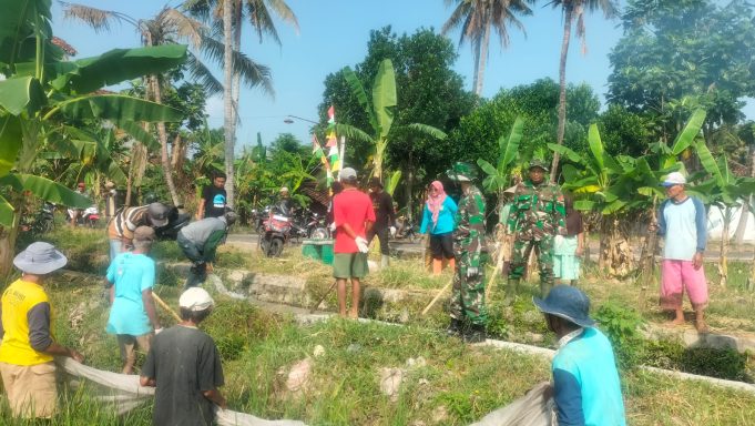 Sinergi TNI Dan Petani Wedi Klaten Kendalikan Hama Untuk Jaga Ketahanan Pangan