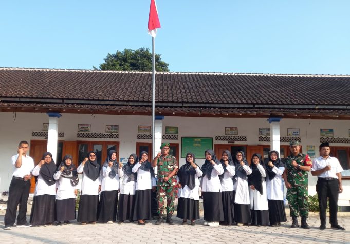 Babinsa Tulung Bentuk Generasi Muda Berdisiplin Dan Cinta Tanah Air Di MIM Beji Klaten