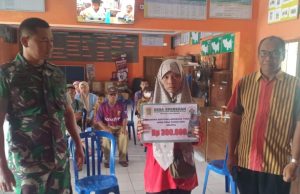 Babinsa Koramil 23/Ceper Kawal Penyaluran BLT Dana Desa Di Srebegan Ceper Klaten