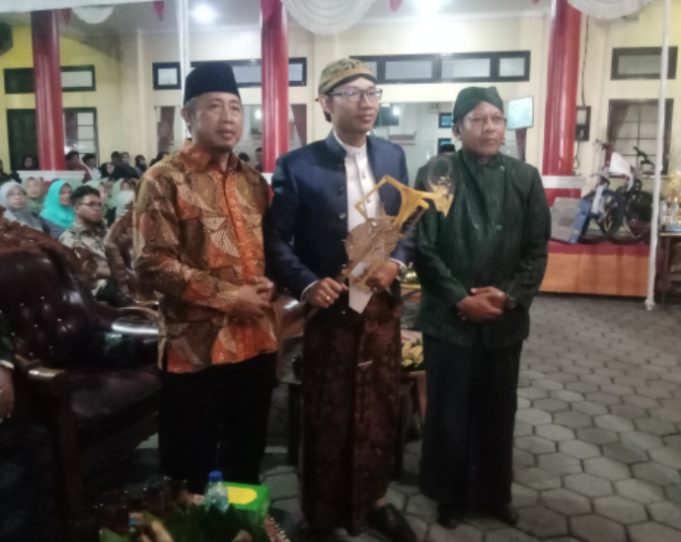 Puncak Peringatan Hari Jadi Kabupaten Klaten ke -221 Dan HUT RI ke – 80 Pemerintah Kecamatan Polanharjo Gelar Wayang Kulit.