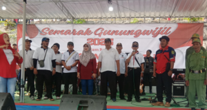 Ribuan Warga Desa Kupang Ikuti Jalan Sehat Semarakan HUT Kemerdekaan RI Ke-80