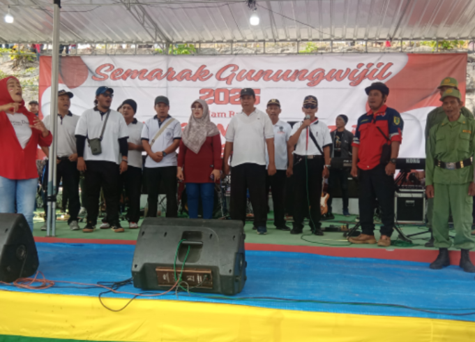 Ribuan Warga Desa Kupang Ikuti Jalan Sehat Semarakan HUT Kemerdekaan RI Ke-80