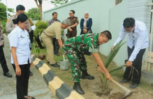 Kasdim 0723/Klaten Hadiri Peresmian Ketahanan Pangan Nusakambangan Secara Virtual Dan Penanaman Pohon Kelapa Serentak Seluruh Indonesia