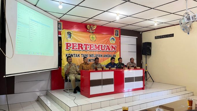 Dampingi Petani Prambanan Klaten, Babinsa Hadiri Forum KTNA Bahas Penyerapan Jagung