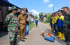 Sinergi TNI Dan Masyarakat, Koramil 23/Ceper Gotong Royong Bersihkan Aliran Sungai Di Desa Ceper Klaten