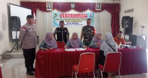 Babinsa Koramil 19/Trucuk Kawal Penyaluran BLT Dana Desa Tahap X Desa Mireng