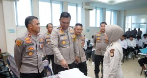 Wakapolres Jakut Tinjau Tes Psikologi Relawan SPPG Polri di Kelapa Gading