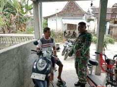 Wujud Kedekatan TNI Dengan Masyarakat, Babinsa Ngawen Ajak Warga Jaga Lingkungan Dan Kesehatan