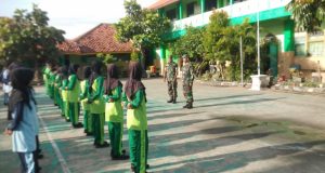 Koramil 01/Kota Klaten Dorong Pembentukan Karakter Dan Kepemimpinan Pelajar MTs N 2 Klaten